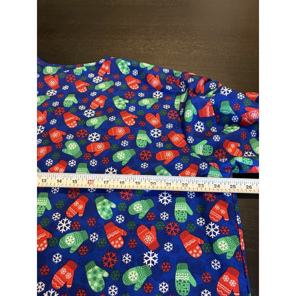 Samantha Mara Christmas Scrub Jacket Women’s Large Mittens Snowflakes Holiday - Picture 4 of 6